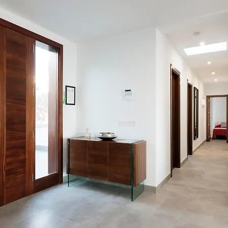 Causel - Luxury With Hot Tub Villa