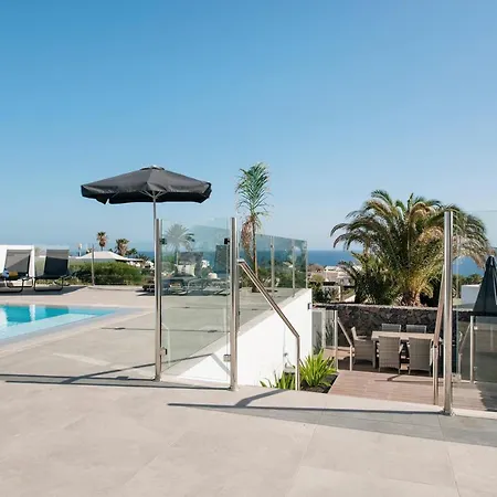 Causel - Luxury With Hot Tub Villa