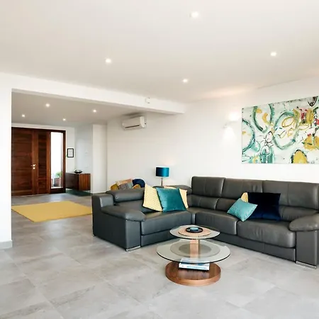 Causel - Luxury With Hot Tub Villa