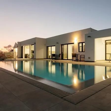 Causel - Luxury With Hot Tub *