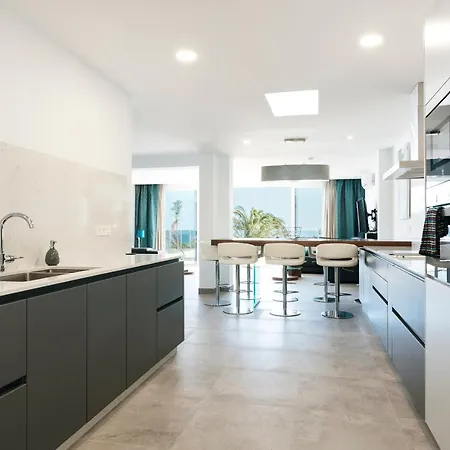 Villa Causel - Luxury With Hot Tub Puerto del Carmen (Lanzarote)