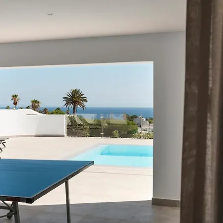 Causel - Luxury With Hot Tub Puerto del Carmen (Lanzarote)