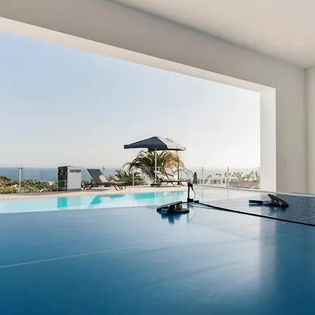 Causel - Luxury With Hot Tub *