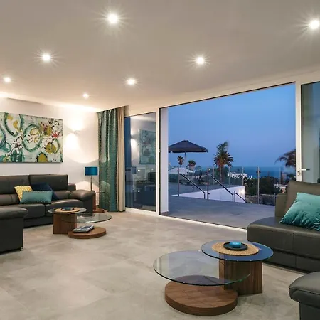Causel - Luxury With Hot Tub Puerto del Carmen (Lanzarote)